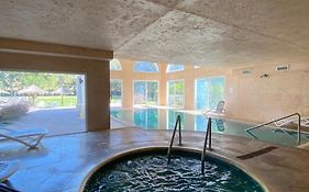 Howard Johnson Pilar Resort Spa & Convention Center